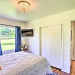 Charming Country Cottage 5 Mi To Downtown Tulsa!