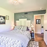 Charming Country Cottage 5 Mi To Downtown Tulsa!