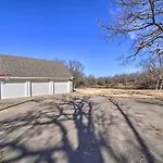Grand Tulsa Getaway With Private Pond, Dock And Deck