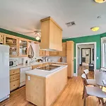 Amazing Musical Abode In Expo Square Neighborhood!