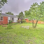Pet-Friendly Tulsa Digs With Deck And Fenced Yard