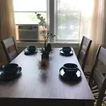 Cherry Street Vintage Apartment-Free Parking!