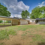 Well-Appointed Tulsa Home With Fire Pit And Patio!