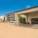 Quality Inn Tulsa Central