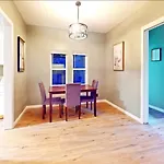 Cozy 2-Bedroom, 1-Bathroom Haven In Tulsa!