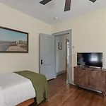 Travelin On Tulsa Time-Near Expo, Tu, Downtown