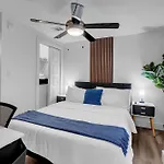 Cozy 1Br Near Bok Center, Cox Convention Center