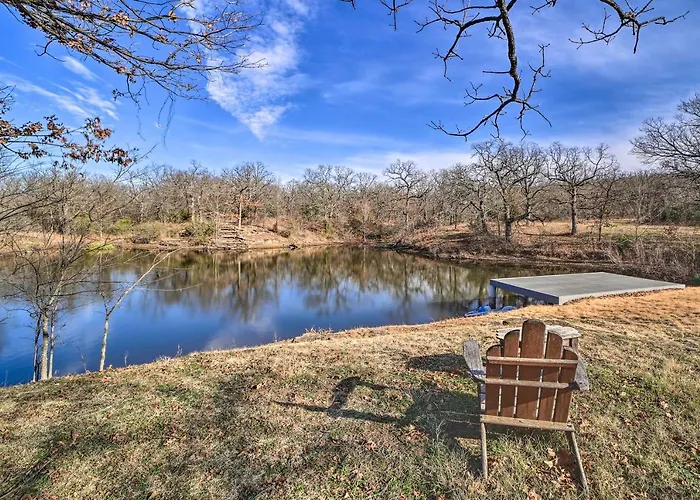 Grand Tulsa Getaway With Private Pond, Dock And Deck