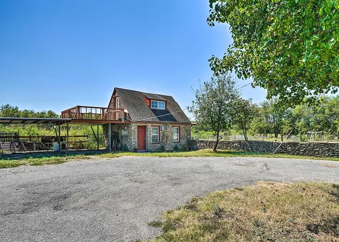 The Rockhouse Cottage With Deck On Tulsa Farm!