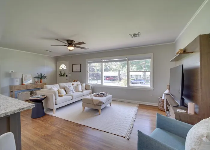 Stylish Tulsa Home With Modern Updates!