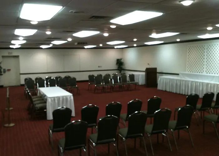 Trade Winds Central Inn