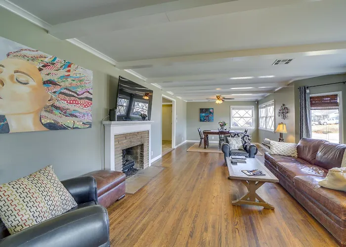 Tulsa Home With Yard 5 Mi To Downtown!