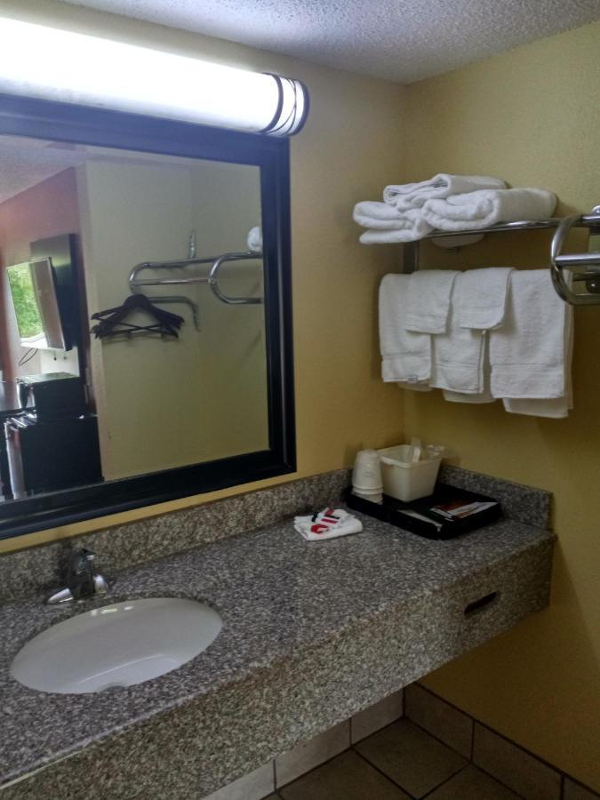 Hotel Super 8 By Wyndham Tulsa