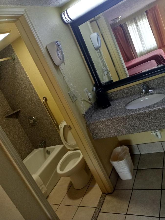Super 8 By Wyndham Hotel Tulsa