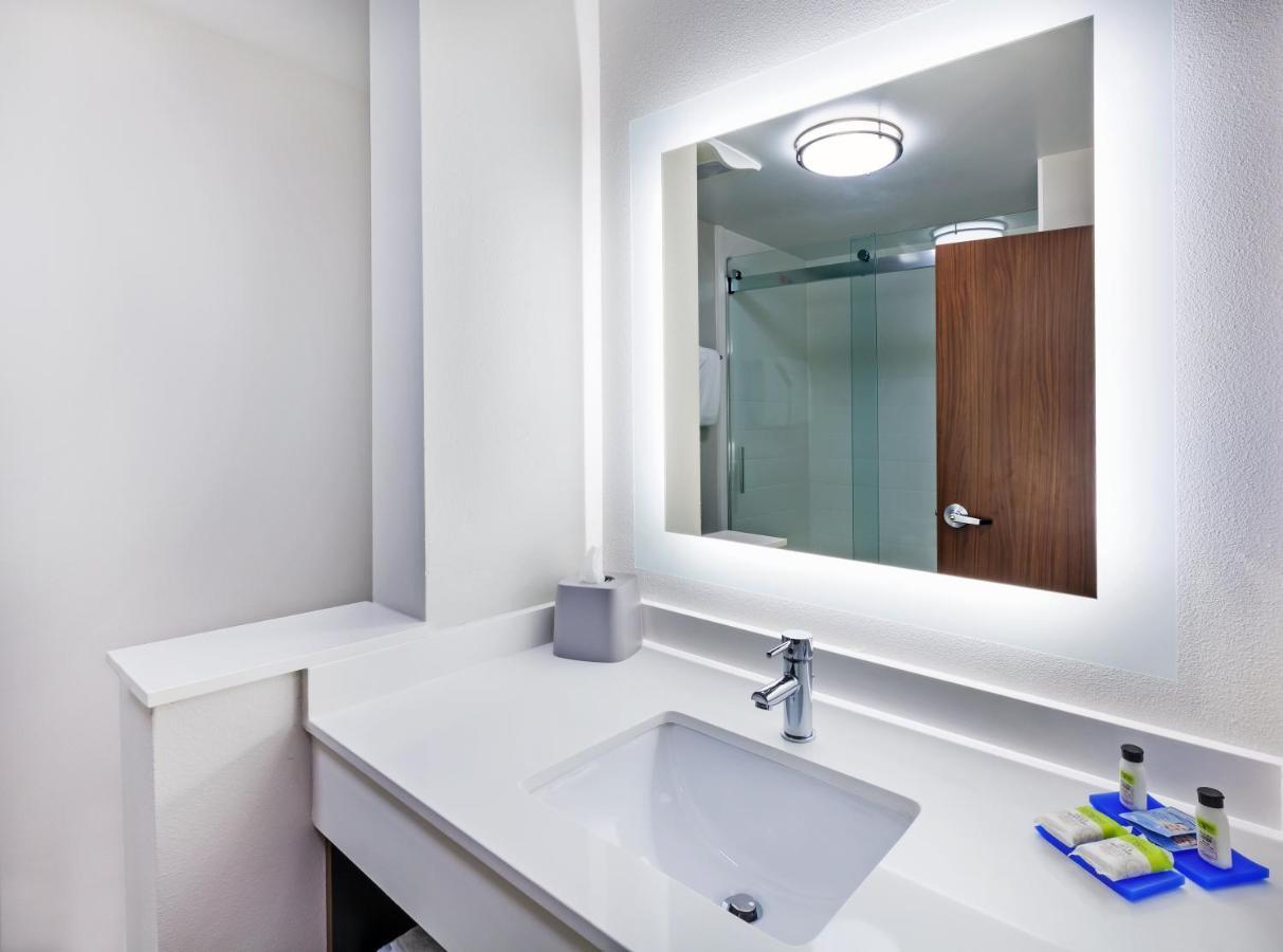 Express & South - Woodland Hills By Ihg Hotel Tulsa