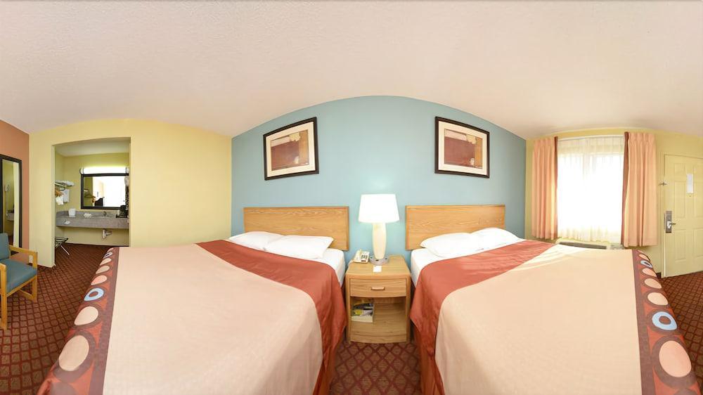 Super 8 By Wyndham Tulsa