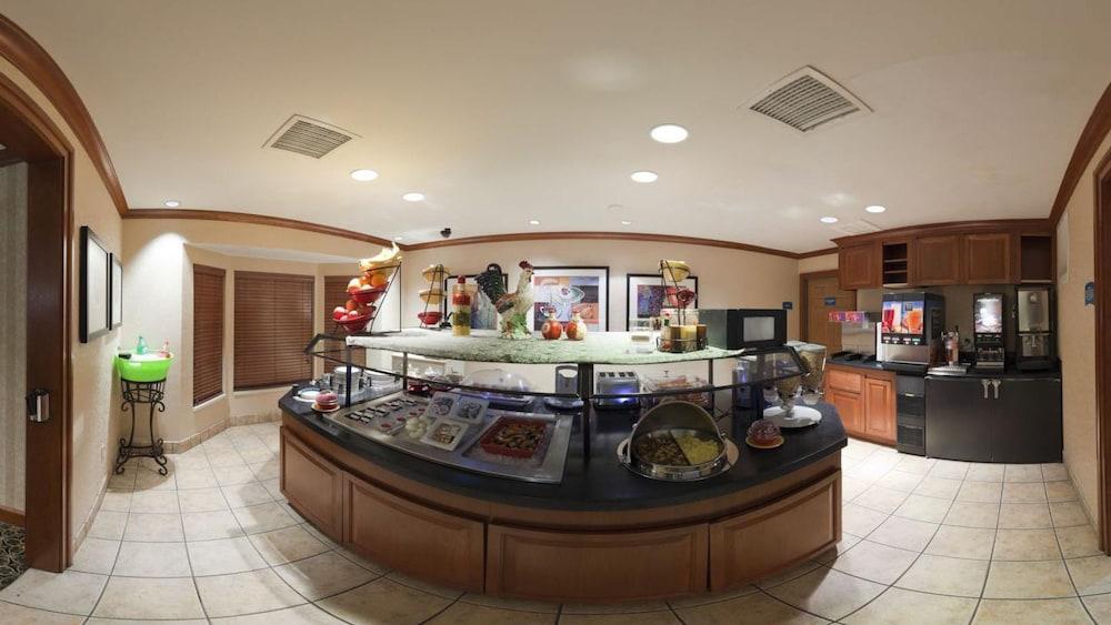 Hotel Staybridge Tulsa-woodland Hills By Ihg 3*
