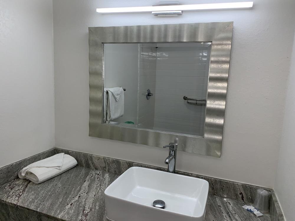 Hotel Winstons Air Conditioned Tulsa