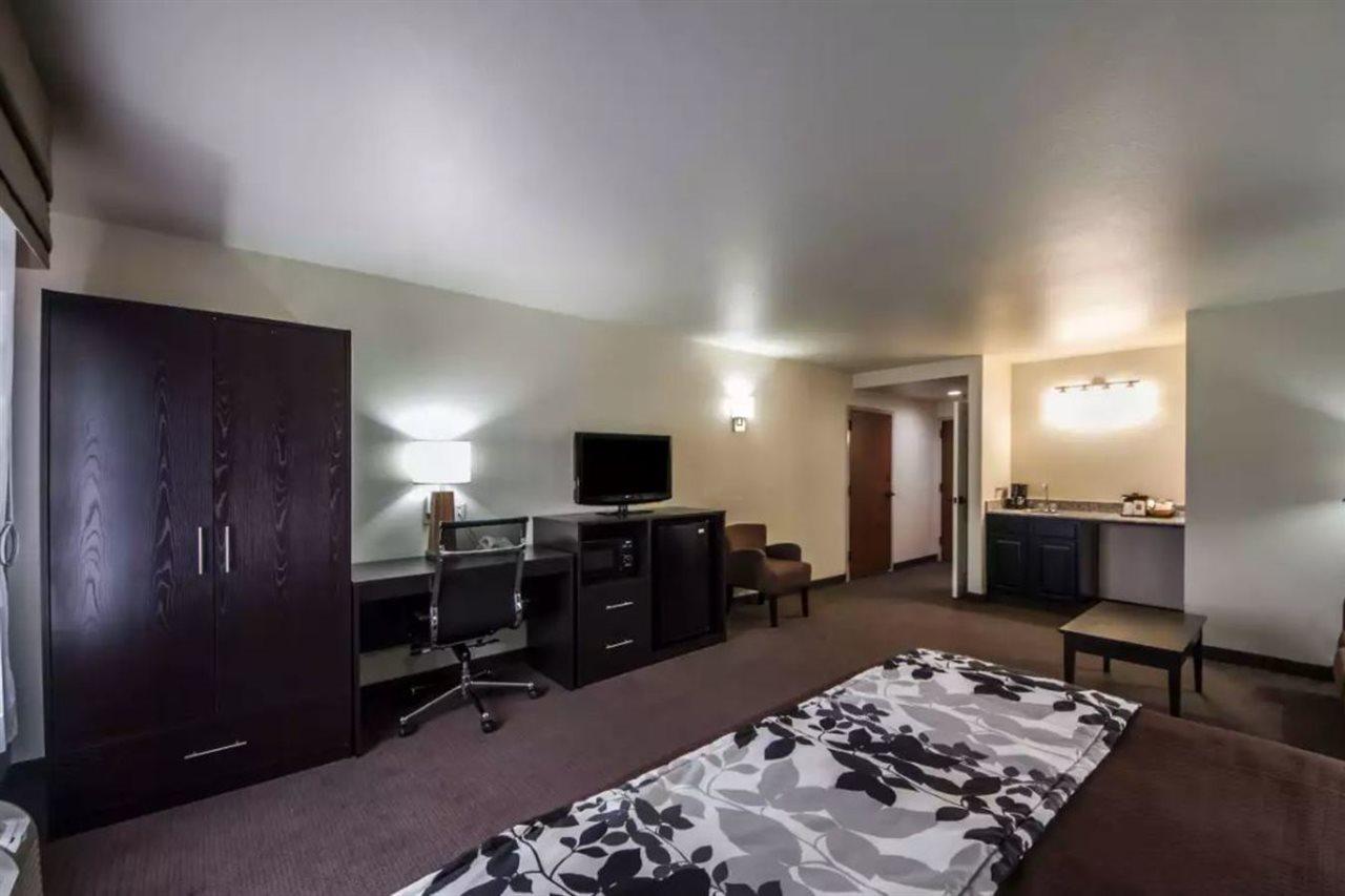 Sleep & I-44 Hotel Tulsa
