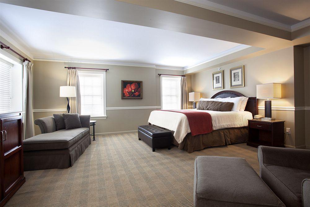 Ambassador Tulsa, Autograph Collection Hotel 4*
