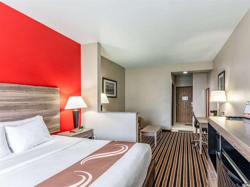 Quality I-44 Hotel 3*