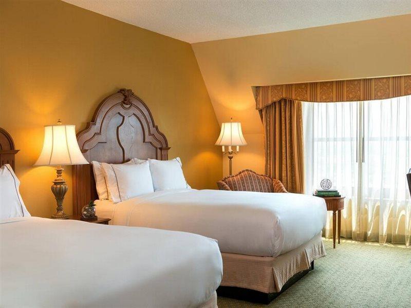 Hotel Renaissance & Convention Center