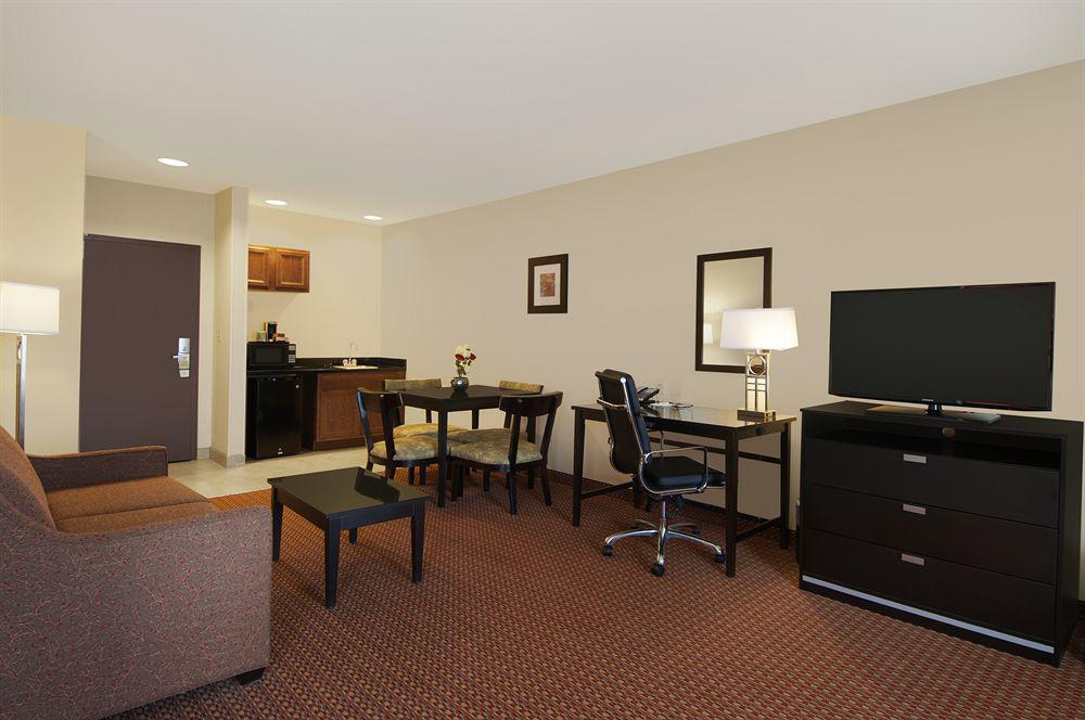 La Quinta & By Wyndham Midtown Tulsa