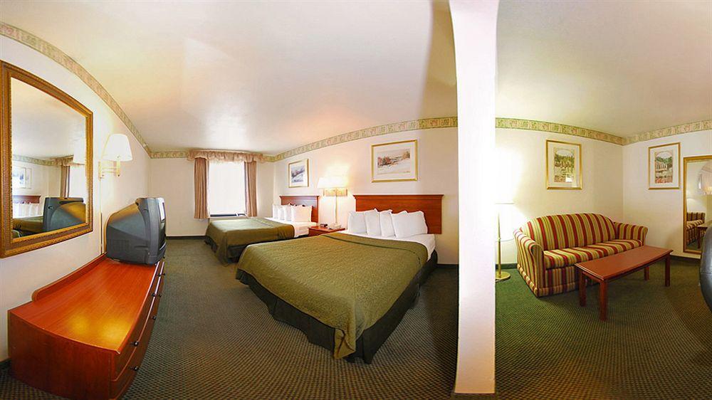 Hotel Quality I-44 3*