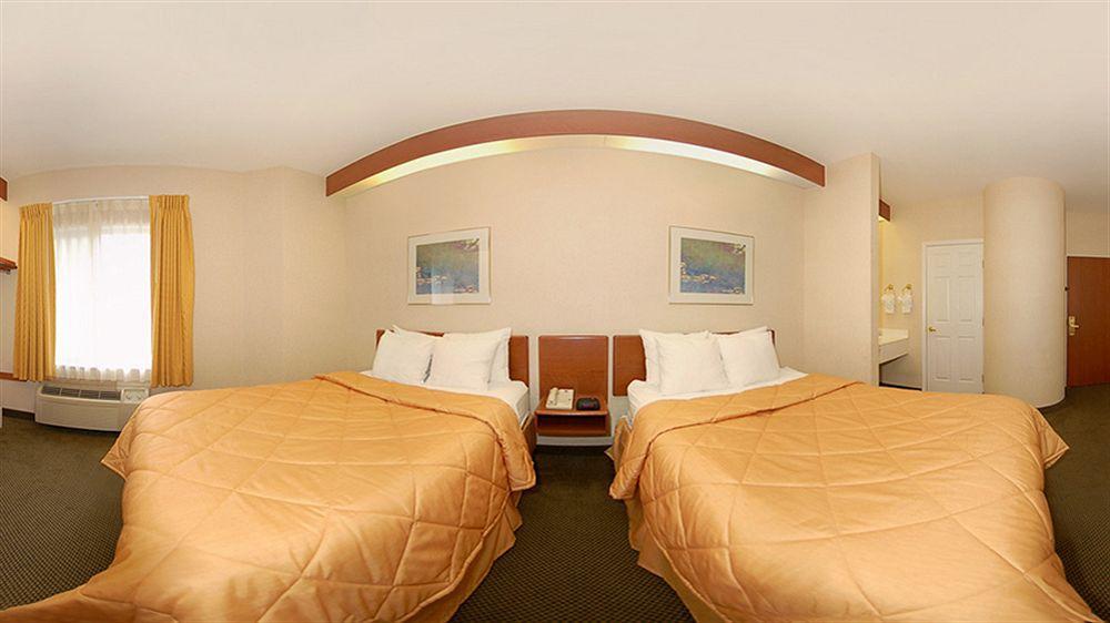Sleep & I-44 Hotel 3*