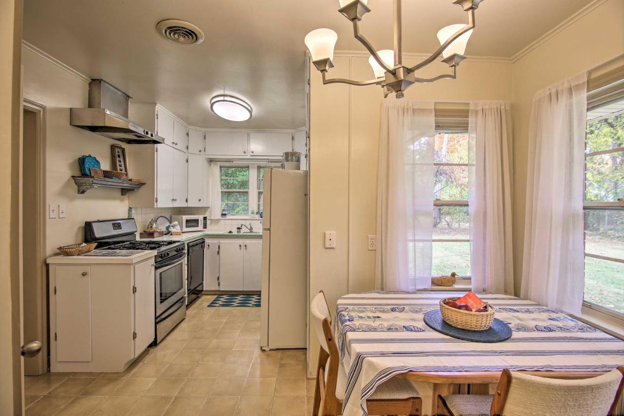 Ranch-style - 2 Miles To Philbrook Museum! Holiday home Tulsa