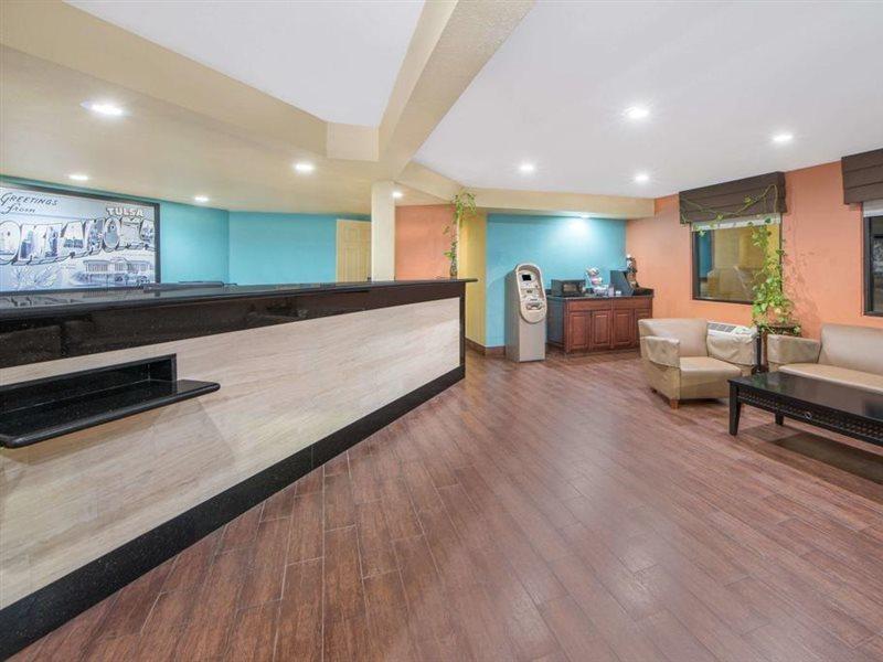 Super 8 By Wyndham Hotel Tulsa