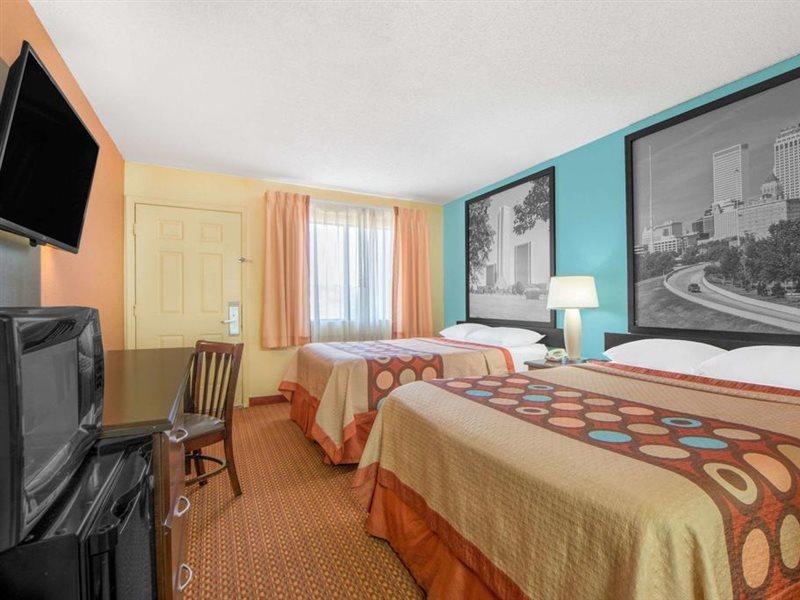 Super 8 By Wyndham Tulsa