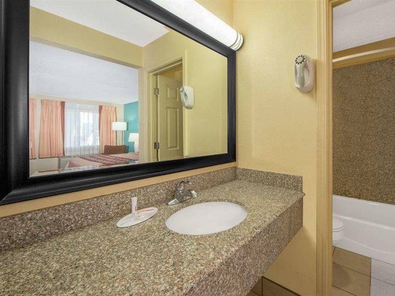 Super 8 By Wyndham Hotel