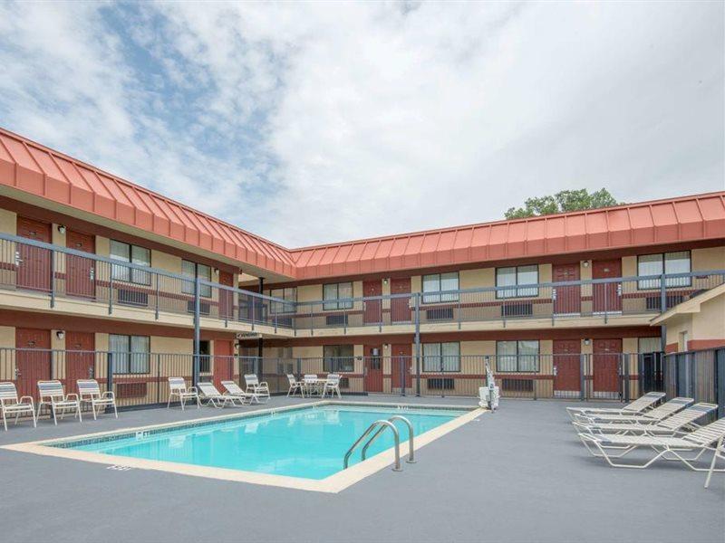 Super 8 By Wyndham Hotel 2*