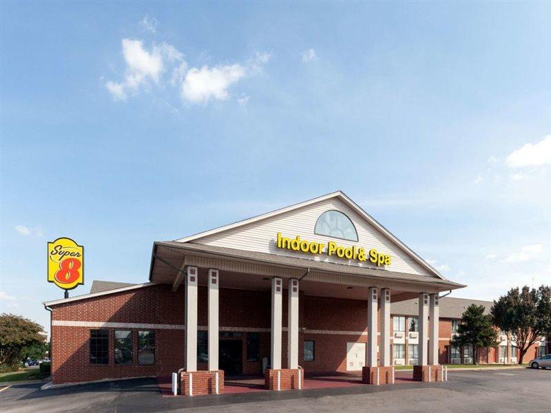 Super 8 By Wyndham Tulsa/downtown/east Tulsa