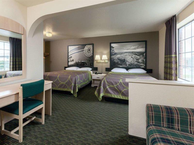 Hotel Super 8 By Wyndham Tulsa/downtown/east Tulsa
