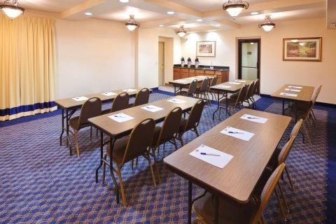 Inn Quality Tulsa-downtown West 3*