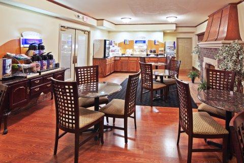 Inn Quality Tulsa-downtown West 3*