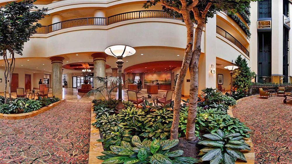 Hotel Renaissance & Convention Center