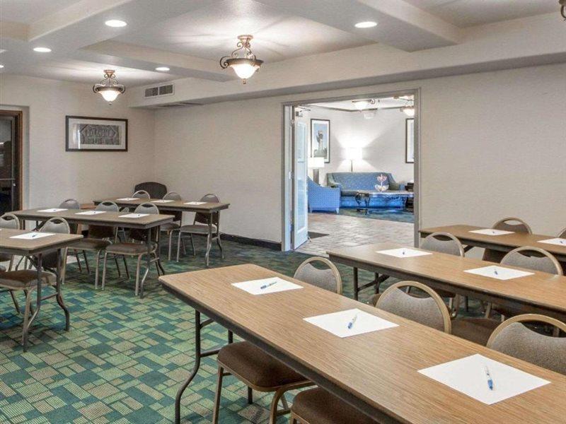 Quality Tulsa-downtown West Inn 3*