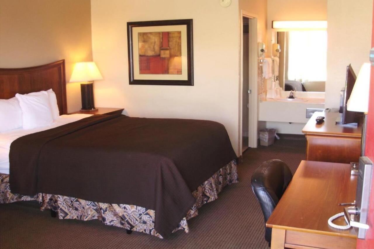 Trade Winds Motel 3*