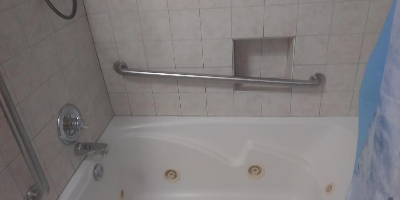 Holiday home 3-br 2-bath Family-friendly -10 Min To *