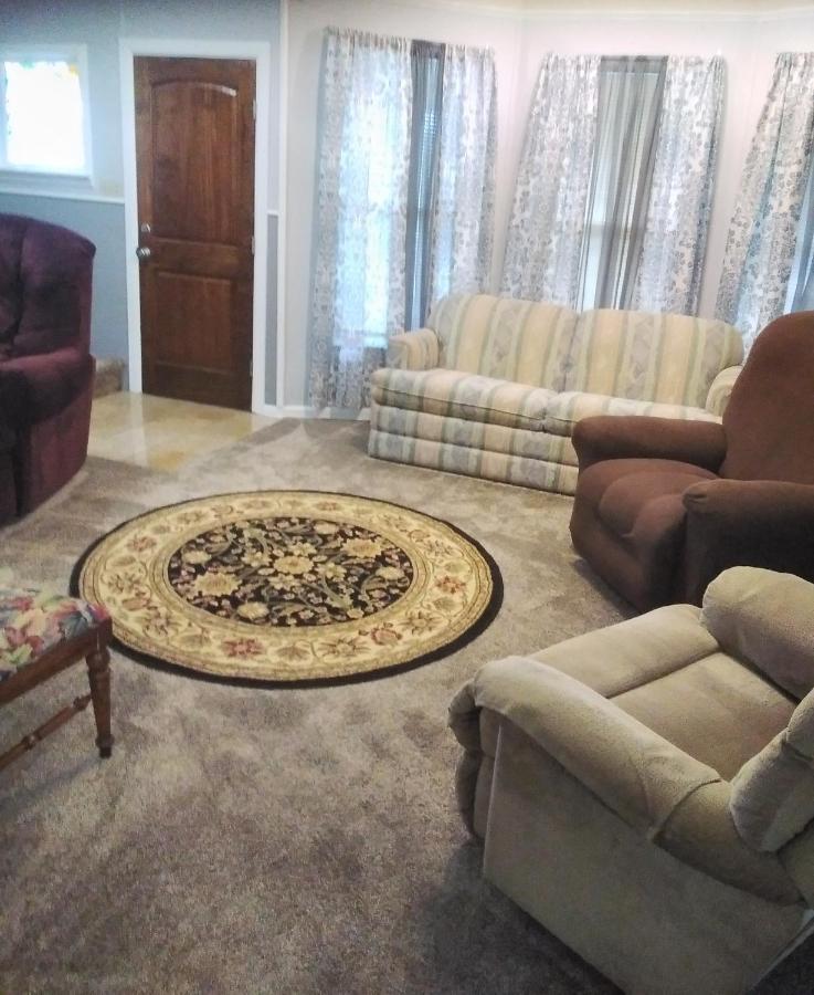 Holiday home 3-br 2-bath Family-friendly -10 Min To Tulsa