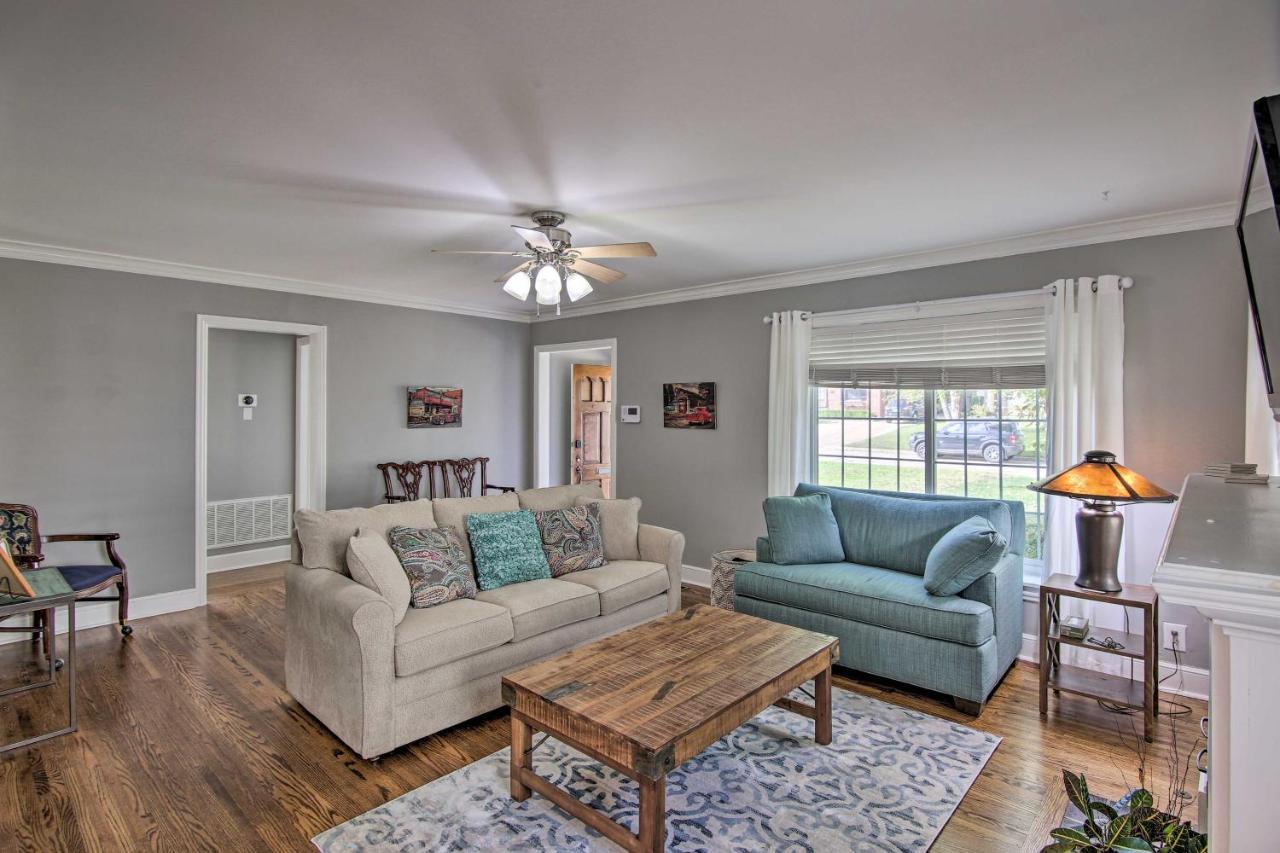 Charming With Furnished Deck! Tulsa