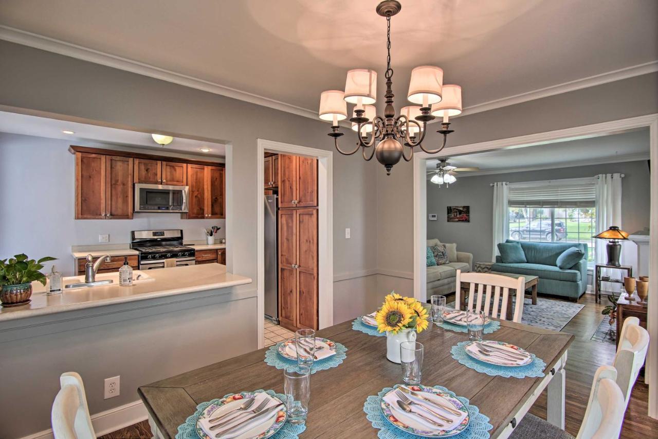 Holiday home Charming With Furnished Deck! Tulsa