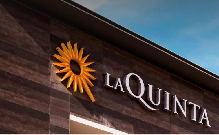 La Quinta & By Wyndham Downtown - Route 66 Hotel