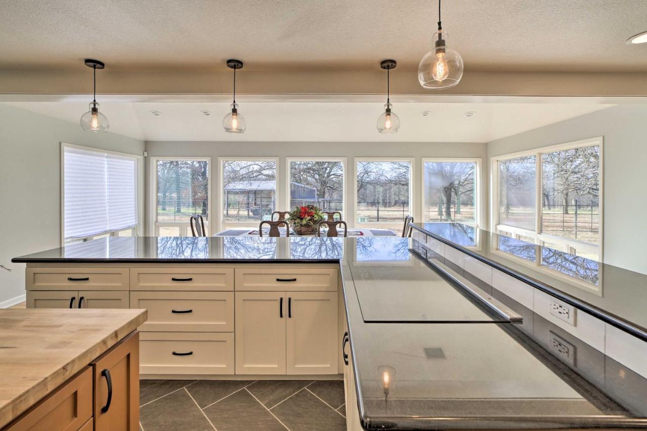 Grand Getaway With Private Pond, Dock And Deck Tulsa