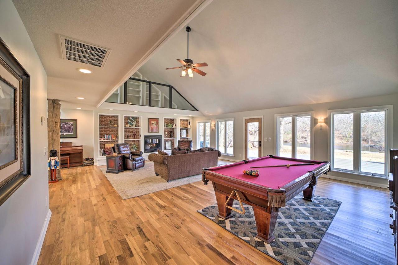 Holiday home Grand Getaway With Private Pond, Dock And Deck