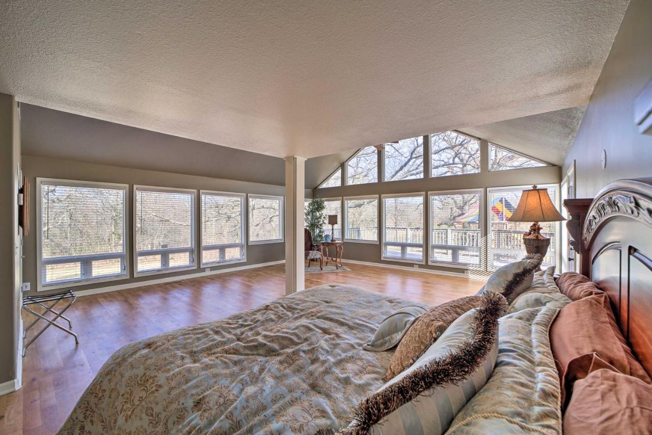 Grand Getaway With Private Pond, Dock And Deck Tulsa