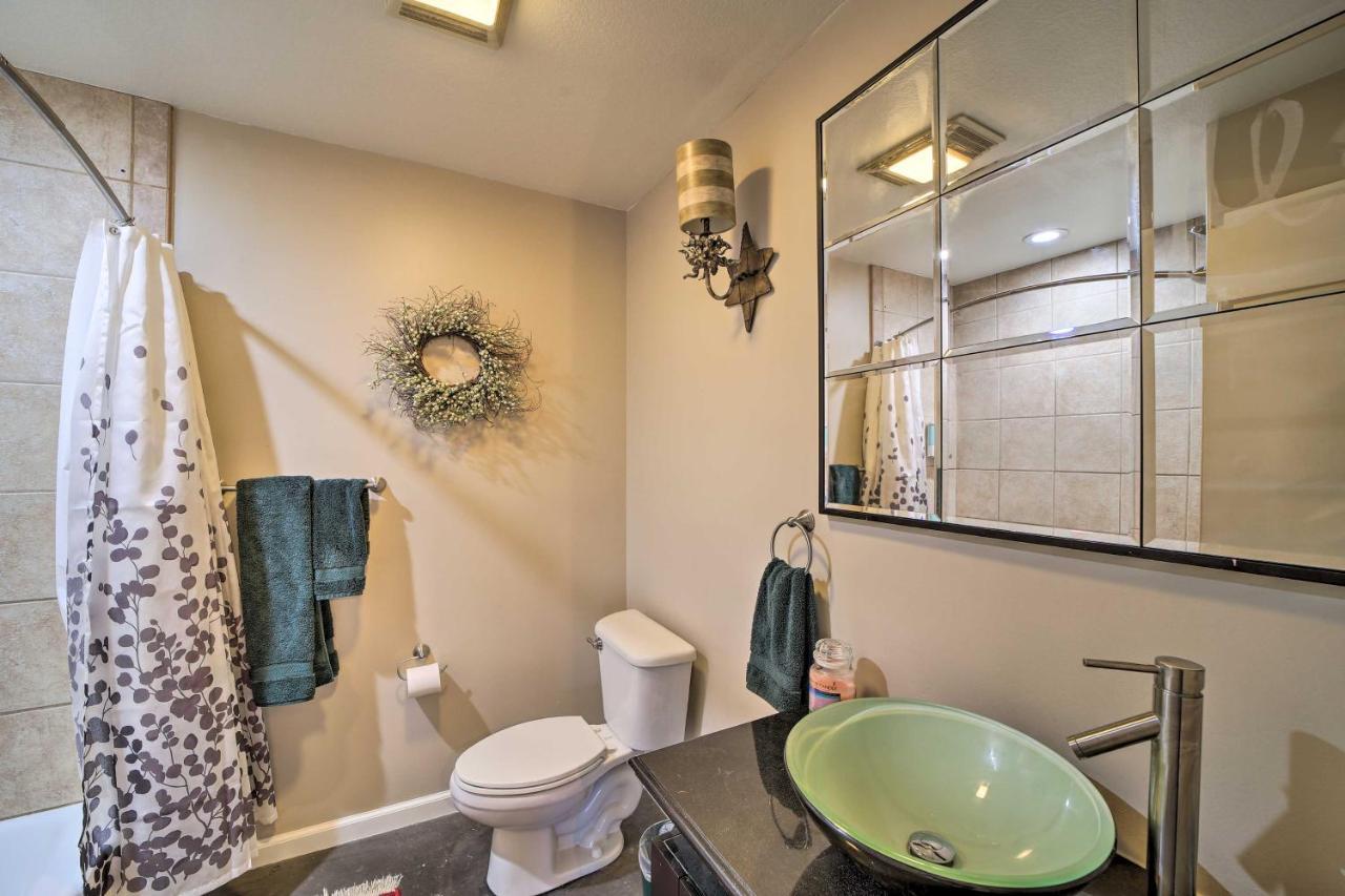 Grand Getaway With Private Pond, Dock And Deck Tulsa